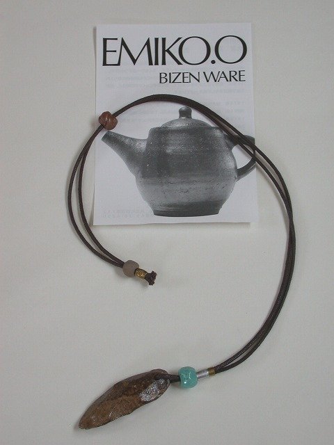  ��F �b���q