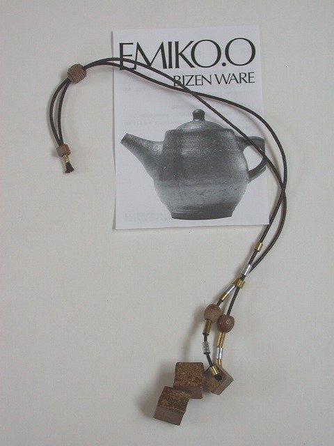  ��F �b���q