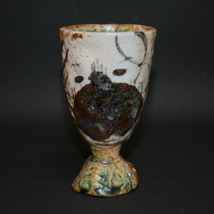 美濃焼人気作家・佐藤和次さんの織部カニ文蕎麦猪口です。蕎麦猪口、小鉢、湯呑みなど様々なシュチエーションで・・