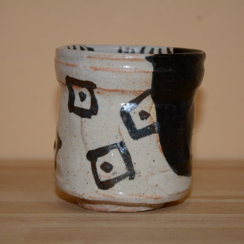 黒織部幾何学文湯飲み