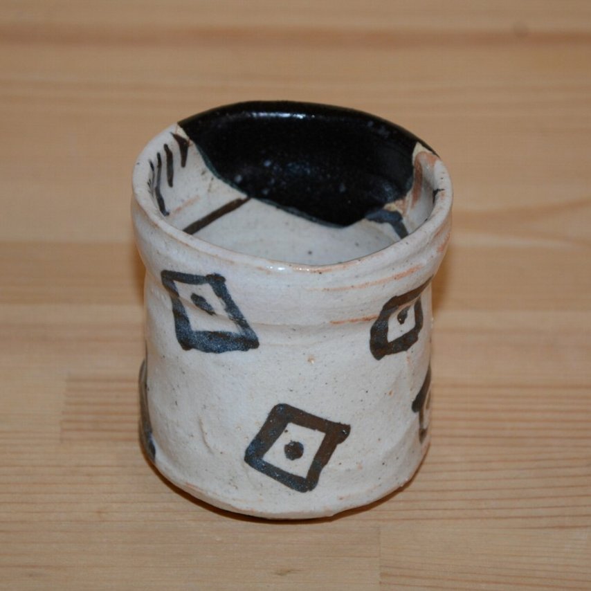 黒織部幾何学文湯飲み